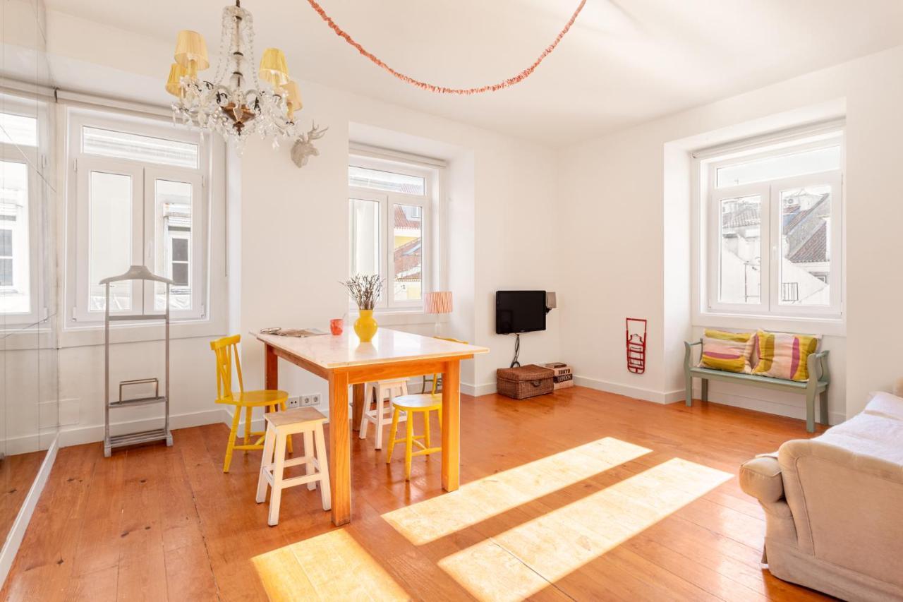 Joivy Chic 2Br Apt In Bairro Alto, 2Mins To Sao Pedro De Alcantara Viewpoint Lisboa Kültér fotó